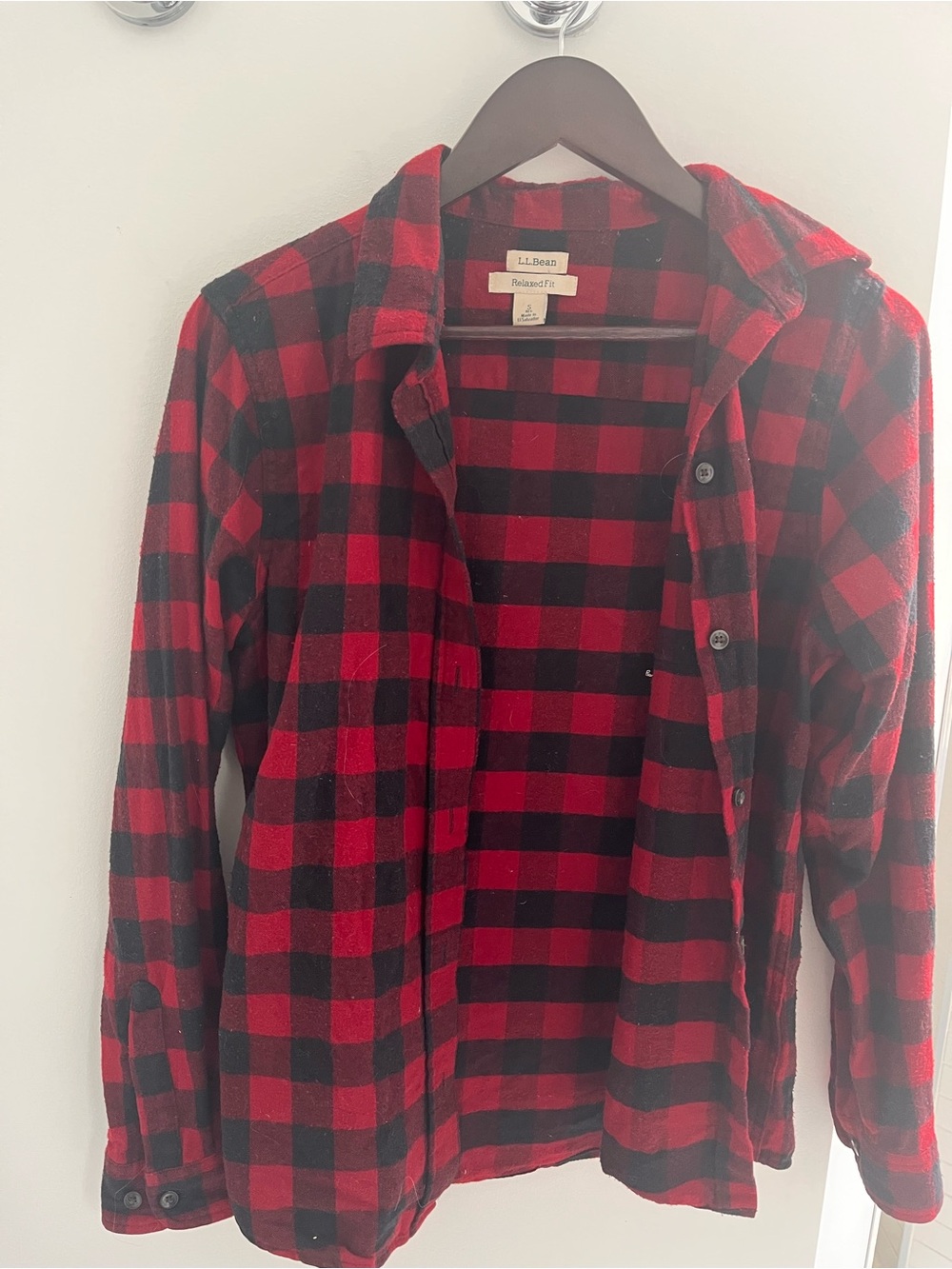 L.L.Bean Red and Black Buffalo Plaid Flannel Shirt - Relaxed Fit size Small